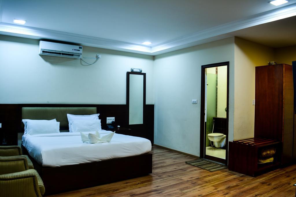 Serene Boutique Hotel Бангалор Экстерьер фото